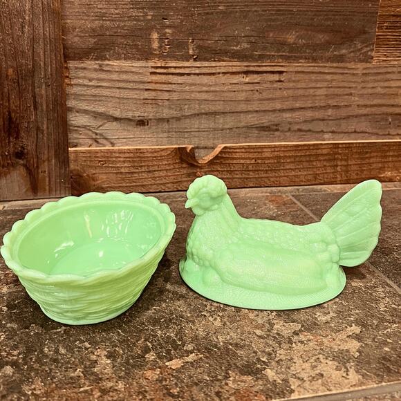 Jadeite Glass Hen on Nest - Picture 3 of 5